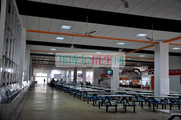 湖南商務(wù)職業(yè)技術(shù)學(xué)院宿舍條件、住宿好嗎、寢室情況