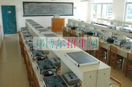 200分能上應用電子技術(shù)嗎