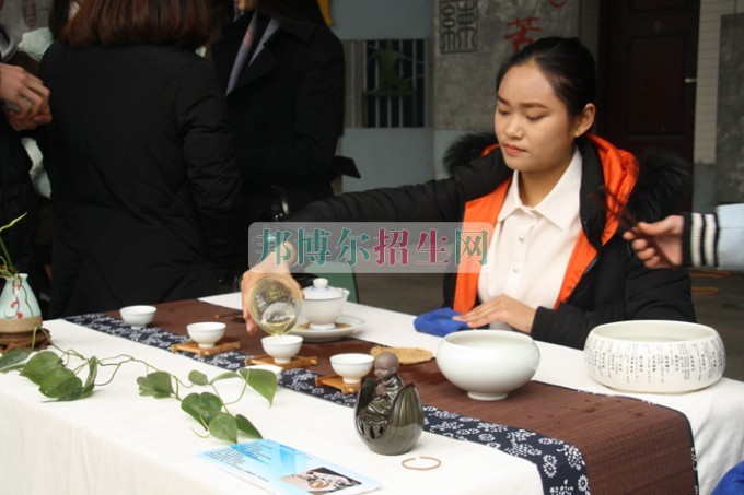 天府新區(qū)成人中等專業(yè)學(xué)校“美好新區(qū)，千年廣都”