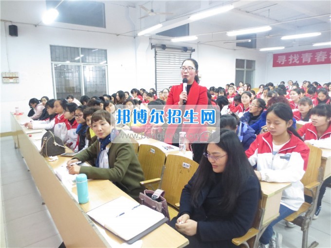 南充師范學(xué)?；ㄩ_滿堂盛世春——南充師范歡慶“三八”節(jié)