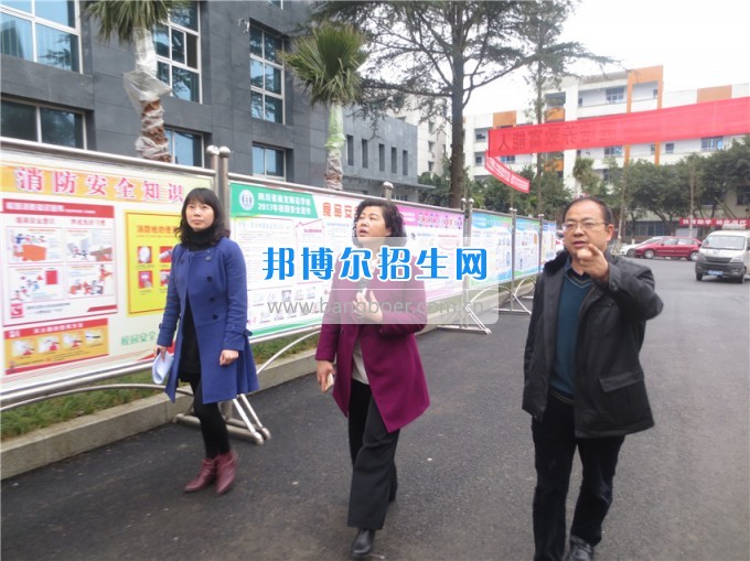 南充師范學(xué)?；ㄩ_滿堂盛世春——南充師范歡慶“三八”節(jié)