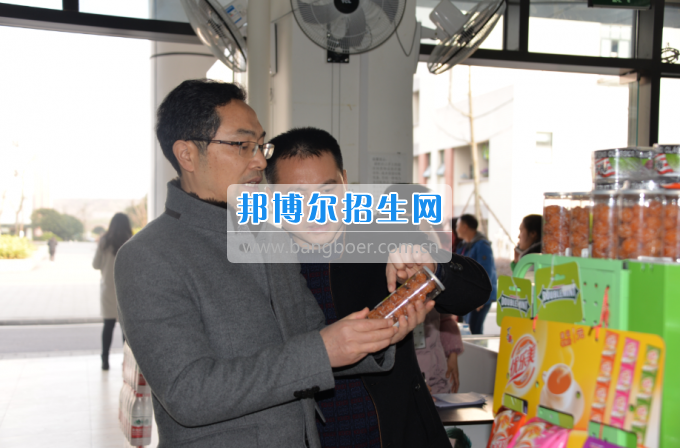 川南幼兒師范高等?？茖W校領導率隊檢查開學準備工作