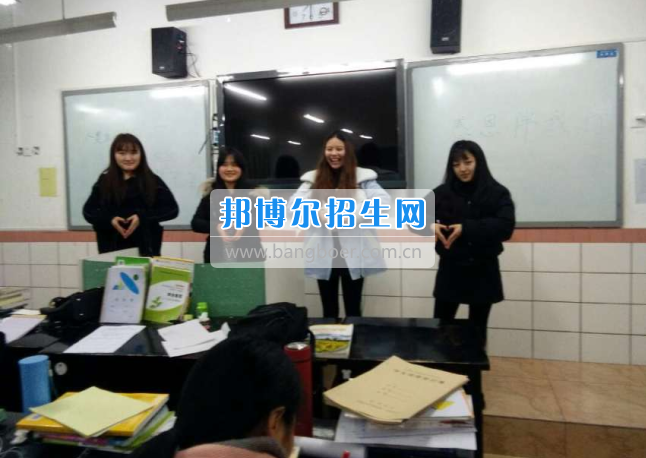 川南幼兒師范高等?？茖W(xué)校學(xué)前教育一系開展“感恩”主題系列教育活動(dòng)