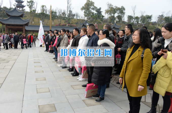 川南幼兒師范高等?？茖W(xué)校舉行慶祝國際勞動(dòng)?jì)D女節(jié)活動(dòng)