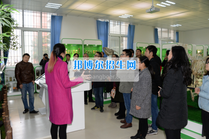 川南幼兒師范高等?？茖W(xué)校與內(nèi)江職業(yè)技術(shù)學(xué)校開展青年聯(lián)誼活動