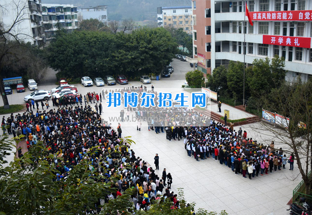 南充市建華職業(yè)中學(xué)簡(jiǎn)短、高效的開(kāi)學(xué)典禮