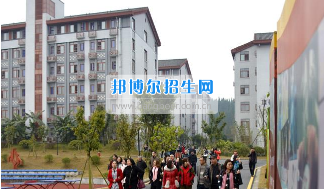 南充市建華職業(yè)中學(xué)開展“請(qǐng)進(jìn)來(lái)，走出去”校際交流活動(dòng)