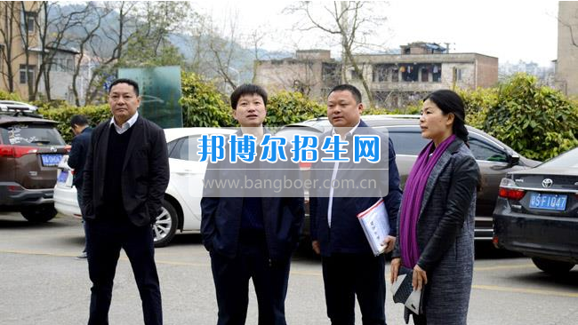 區(qū)委常委、宣傳部長(zhǎng)邱躍峰一行視察南充市建華職業(yè)中學(xué)