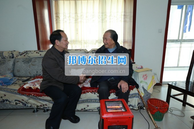 川北幼兒師范高等專科學(xué)校黨委書(shū)記張斌走訪慰問(wèn)學(xué)校離退休老同志