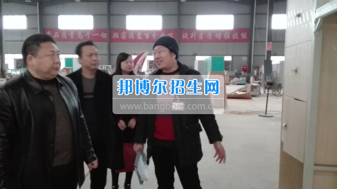 川北幼兒師范高等?？茖W(xué)校張廷鑫校長帶隊考察學(xué)生公寓設(shè)備