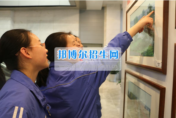 成都市洞子口職業(yè)高級中學舉行“成都，因我更美麗”主題開學典禮