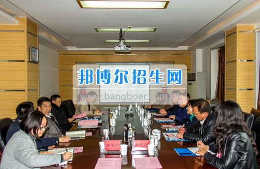 興義民族師范學(xué)院劉照惠校長率隊(duì)到省屬高?？疾旌笄诠芾砉ぷ? width=