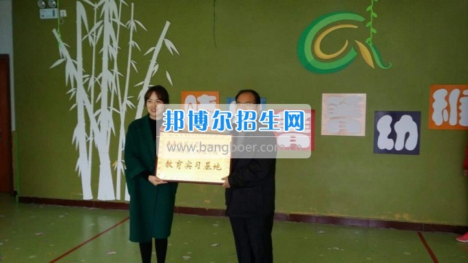南充師范學(xué)校蔡禮儒校長赴高坪、嘉陵參加實(shí)習(xí)就業(yè)基地掛牌并看望實(shí)習(xí)生