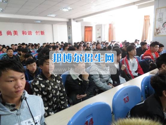 資陽師范學(xué)校做有擔(dān)當?shù)哪凶訚h