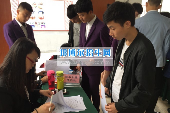2017年天府新區(qū)成人中等專(zhuān)業(yè)學(xué)校校園招聘會(huì)圓滿結(jié)束