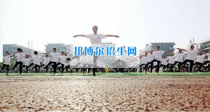 郫都區(qū)古城鎮(zhèn)2017年春季運動會在成都機(jī)電工程學(xué)校成功舉辦
