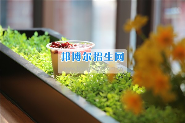 成都希望航空職業(yè)學校美味冷飲大曝光！據(jù)說，正數(shù)第三的是同學們最喜愛的冷飲！