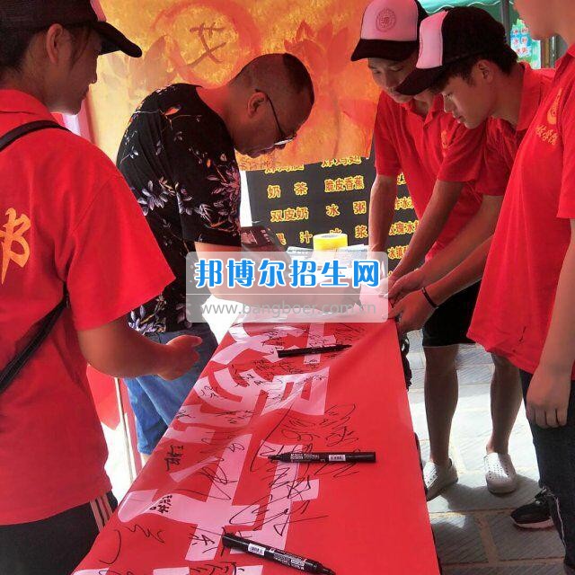 貴州大學科技學院暑期社會實踐服務團好花紅分隊深入九門村、金田村、好花紅村開展禁毒防艾宣傳