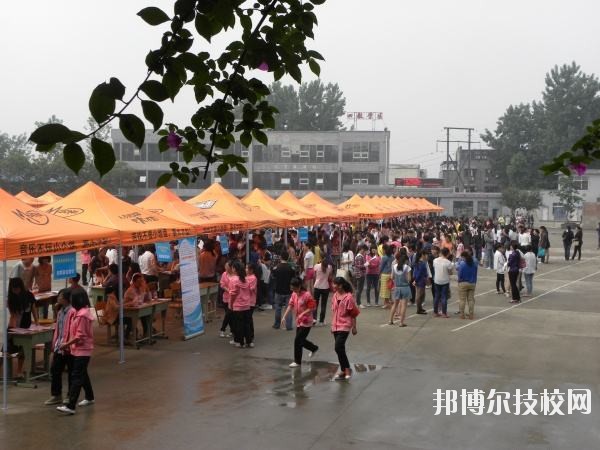 四川人民醫(yī)院護(hù)士學(xué)校2019年報(bào)名條件、招生對(duì)象
