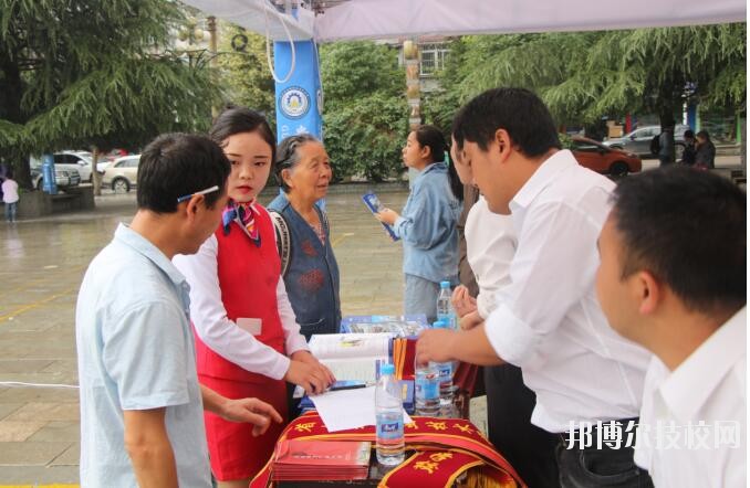 六枝特區(qū)職業(yè)技術(shù)學(xué)校2020年報名條件、招生要求、招生對象