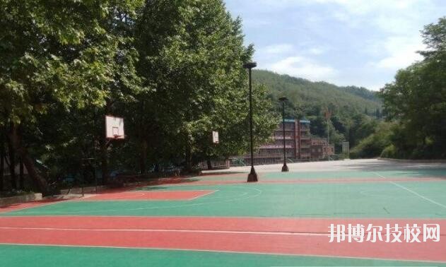 貴州現(xiàn)代經(jīng)濟(jì)學(xué)校2020年學(xué)費(fèi)、收費(fèi)多少