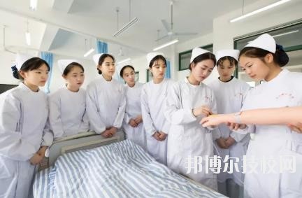 溫州護士學(xué)校2020年報名條件、招生要求、招生對象