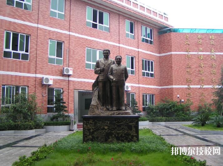 重慶渝中職業(yè)教育中心2020年報名條件、招生要求、招生對象
