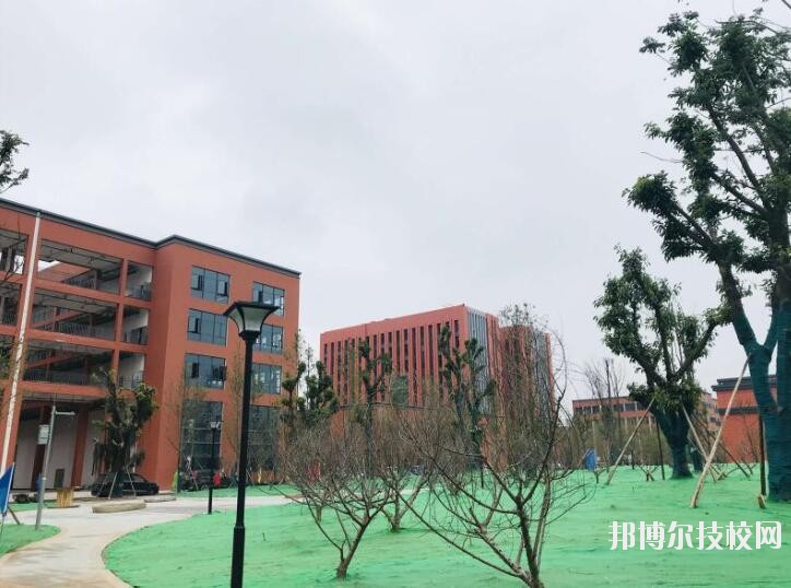 重慶五一高級技工學校2020年報名條件、招生要求、招生對象