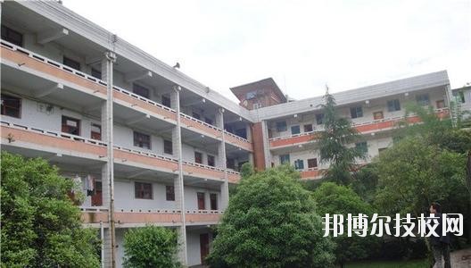 清鎮(zhèn)中等職業(yè)技術(shù)學(xué)校2020年報(bào)名條件、招生要求、招生對(duì)象