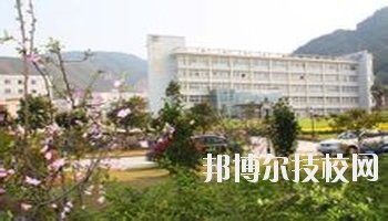 清鎮(zhèn)中等職業(yè)技術(shù)學校2020年招生辦聯(lián)系電話