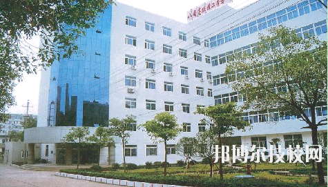 國營八二一廠技工學(xué)校2020年報名條件、招生要求、招生對象