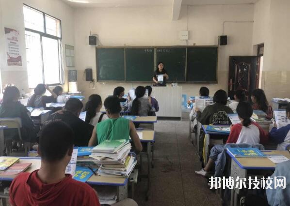 安順機(jī)械工業(yè)學(xué)校2020年報名條件、招生要求、招生對象