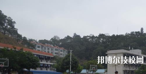 廣西右江民族商業(yè)學(xué)校怎么樣、好不好