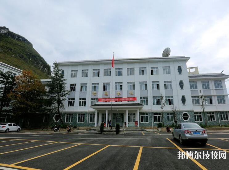 安順民族中等職業(yè)學(xué)校2020年學(xué)費、收費多少