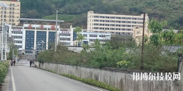興義中等職業(yè)學(xué)校2020年報(bào)名條件、招生要求、招生對(duì)象