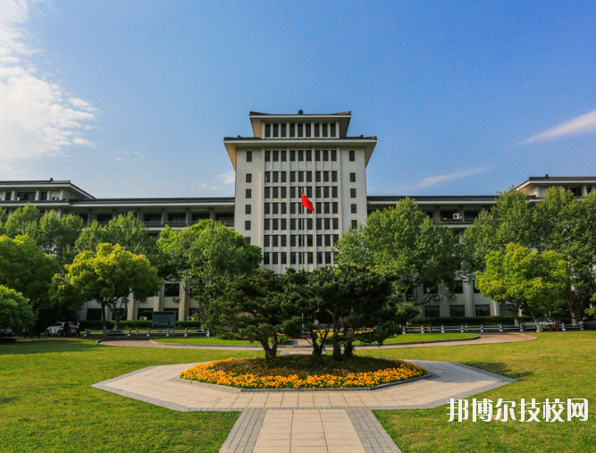 重慶旅游學(xué)校建勝分校2020年報名條件、招生要、招生對象求