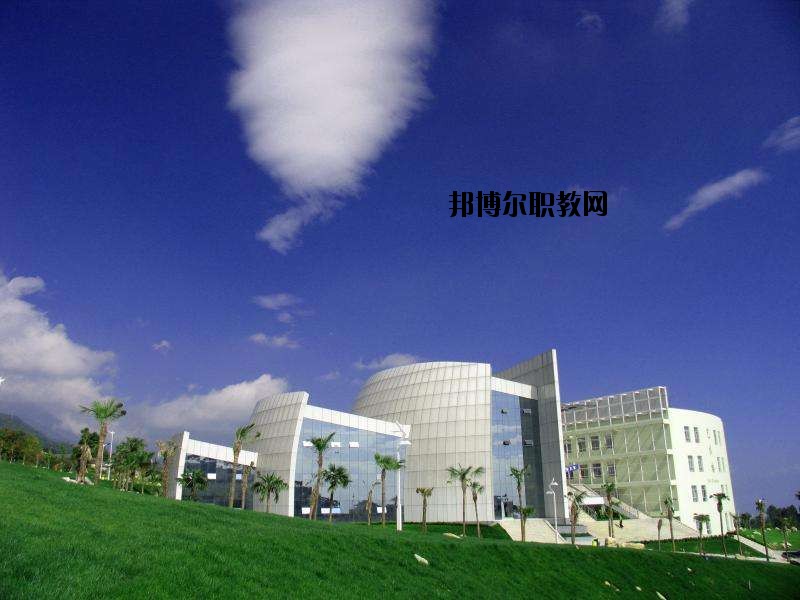 來鳳中等職業(yè)技術(shù)學(xué)校2020年報名條件、招生要求、招生對象