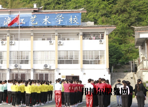 張藝謀漓江藝術(shù)學(xué)校怎么樣、好不好