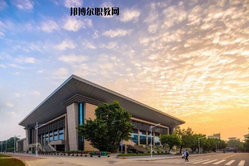 咸寧生物機(jī)電工程學(xué)校2020年報(bào)名條件、招生要求、招生對(duì)象