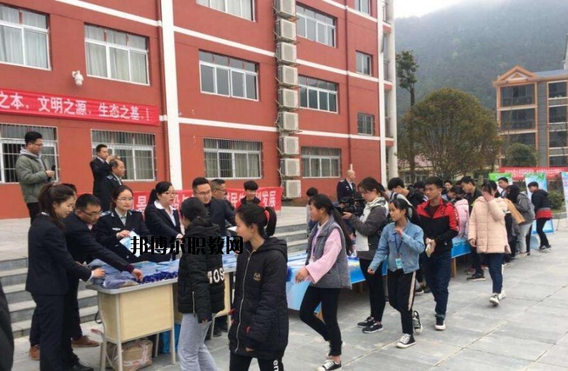 錦屏中等職業(yè)技術(shù)學(xué)校2020年報(bào)名條件、招生要求、招生對象