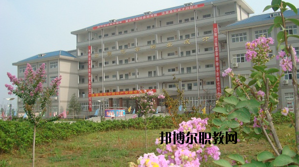 鄂州經(jīng)貿(mào)學(xué)校2020年報(bào)名條件、招生要求、招生對(duì)象