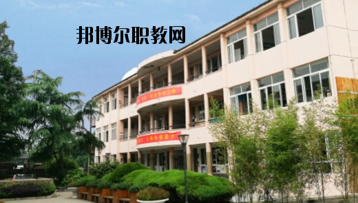 浙江吉利汽車工業(yè)學(xué)校2020年報(bào)名條件、招生要求、招生對(duì)象