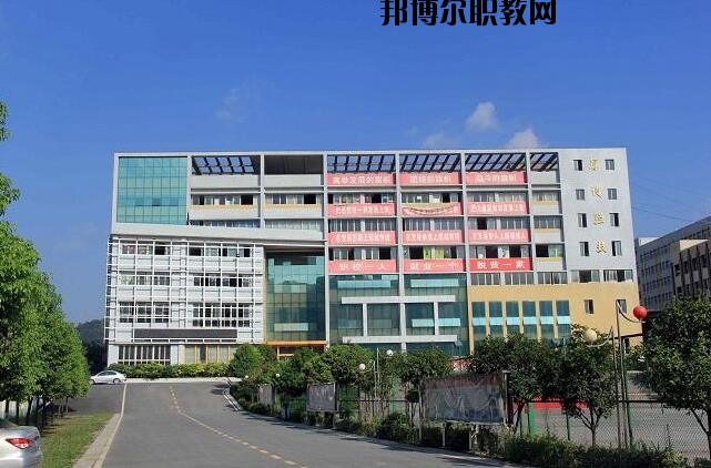 遵義博導(dǎo)網(wǎng)絡(luò)職業(yè)技術(shù)學(xué)校2020年報(bào)名條件、招生要求、招生對(duì)象