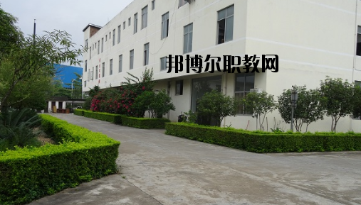 廣西玉林畜牧獸醫(yī)學(xué)校2020年報名條件、招生要求、招生對象 