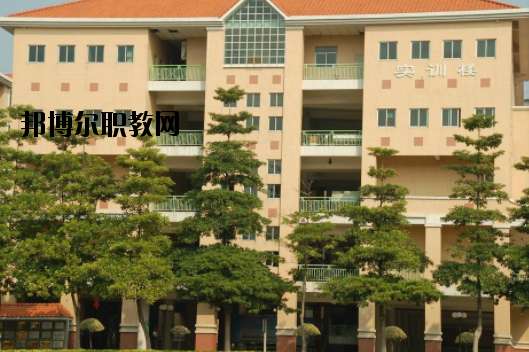 東莞商業(yè)學(xué)校2020年報(bào)名條件、招生要求、招生對(duì)象