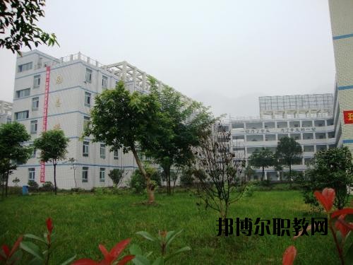 四川筠連職業(yè)技術(shù)學(xué)校2020年報(bào)名條件、招生要求、招生對象