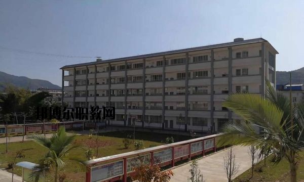 瀾滄縣職業(yè)高級中學2020年學費、收費多少