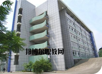 東興區(qū)東方科技職業(yè)技術學校2020年報名條件、招生要求、招生對象