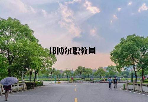 新余新興產業(yè)工程學校怎么樣、好不好