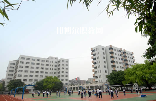 廣州醫(yī)藥職業(yè)學校2020年報名條件、招生要求、招生對象